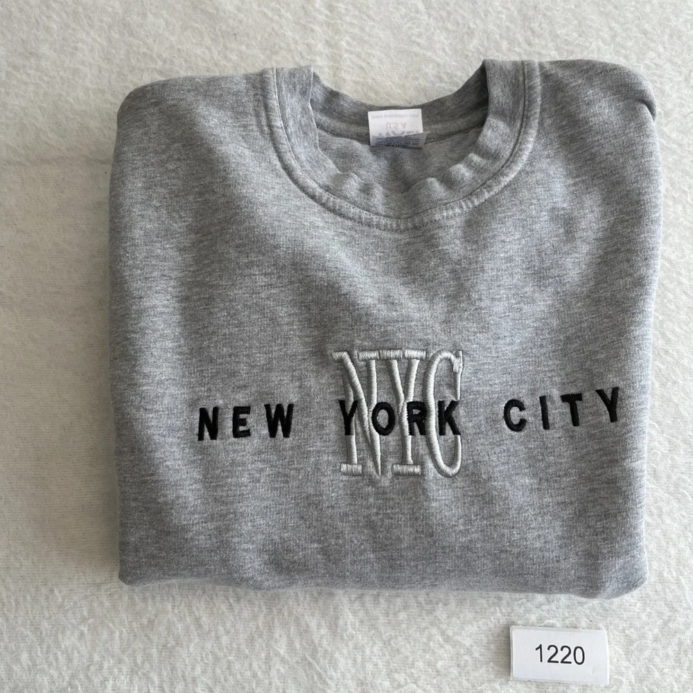 NYC New York City Crewneck Sweatshirt Gray‎ Wali USA Small Embroidered Pullover